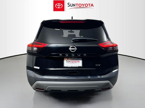 Used 2023 Nissan Rogue SV FWD image 5