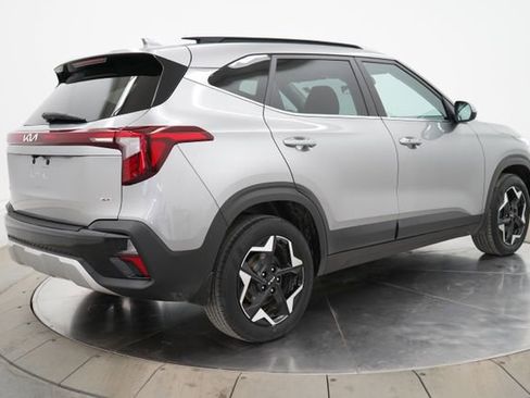 Used 2024 Kia Seltos EX AWD/4WD image 7