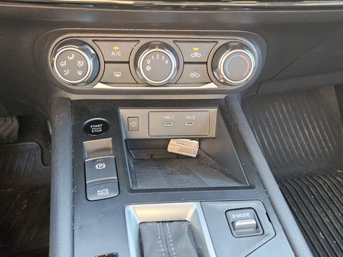 Used 2025 Nissan Kicks SV image 10