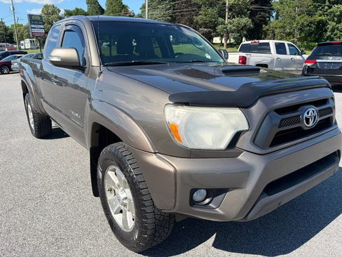 Used 2014 Toyota Tacoma 4x4 Access Cab V6 w/ TRD Sport Package image 13