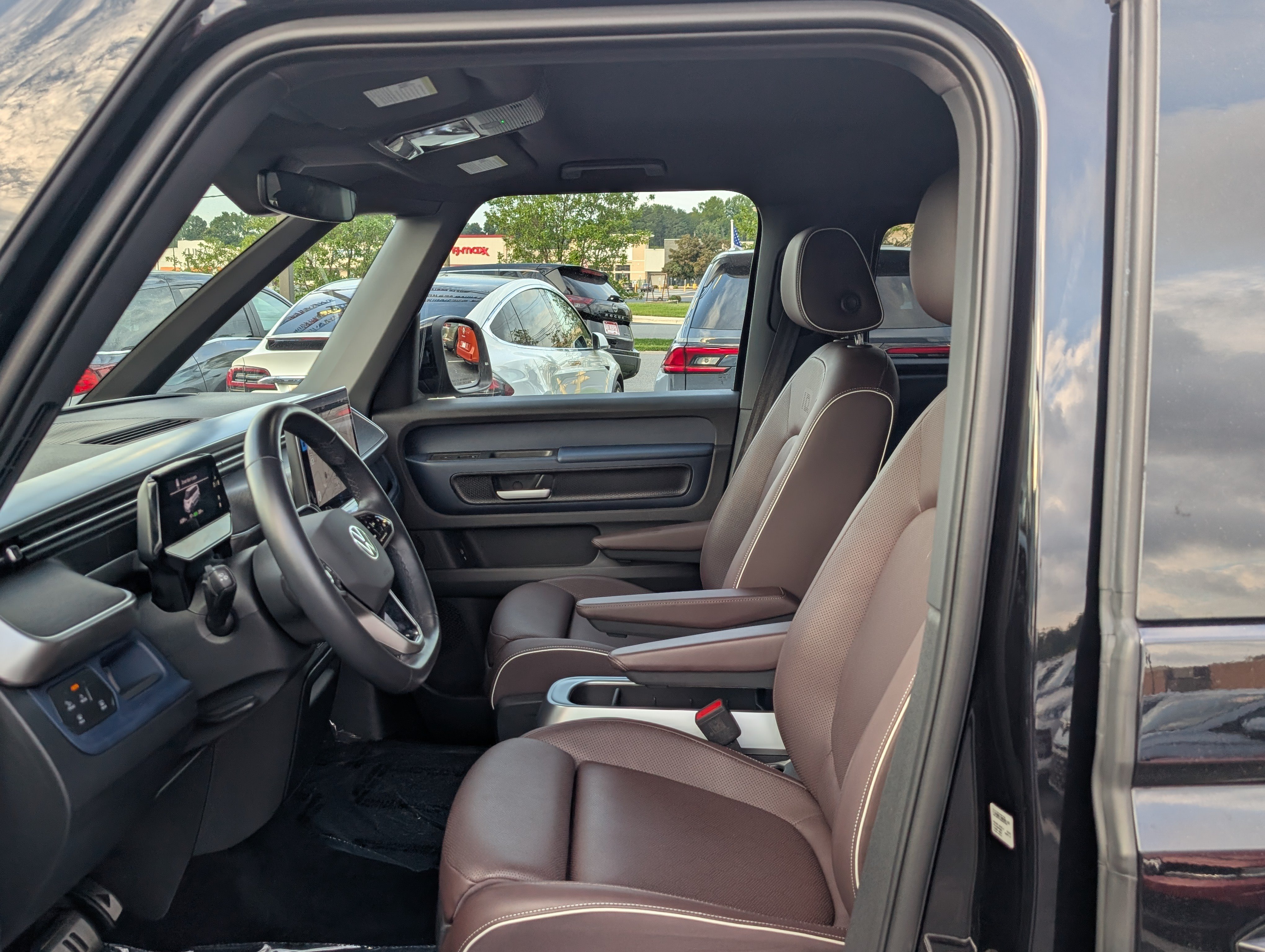 Used 2025 Volkswagen ID. Buzz 1st Edition RWD image 17