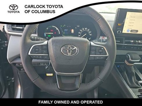 Used 2026 Toyota Sienna XLE FWD image 6