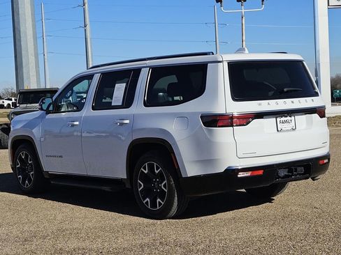 Used 2023 Jeep Wagoneer Series III w/ Preferred Equipment Group image 6