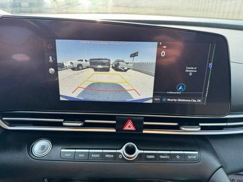 Used 2025 Hyundai Elantra Limited FWD image 16