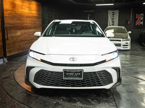 Used 2025 Toyota Camry SE w/ Multimedia Upgrade Package image 4