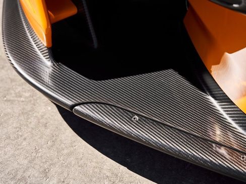 Used 2019 McLaren Senna RWD image 27