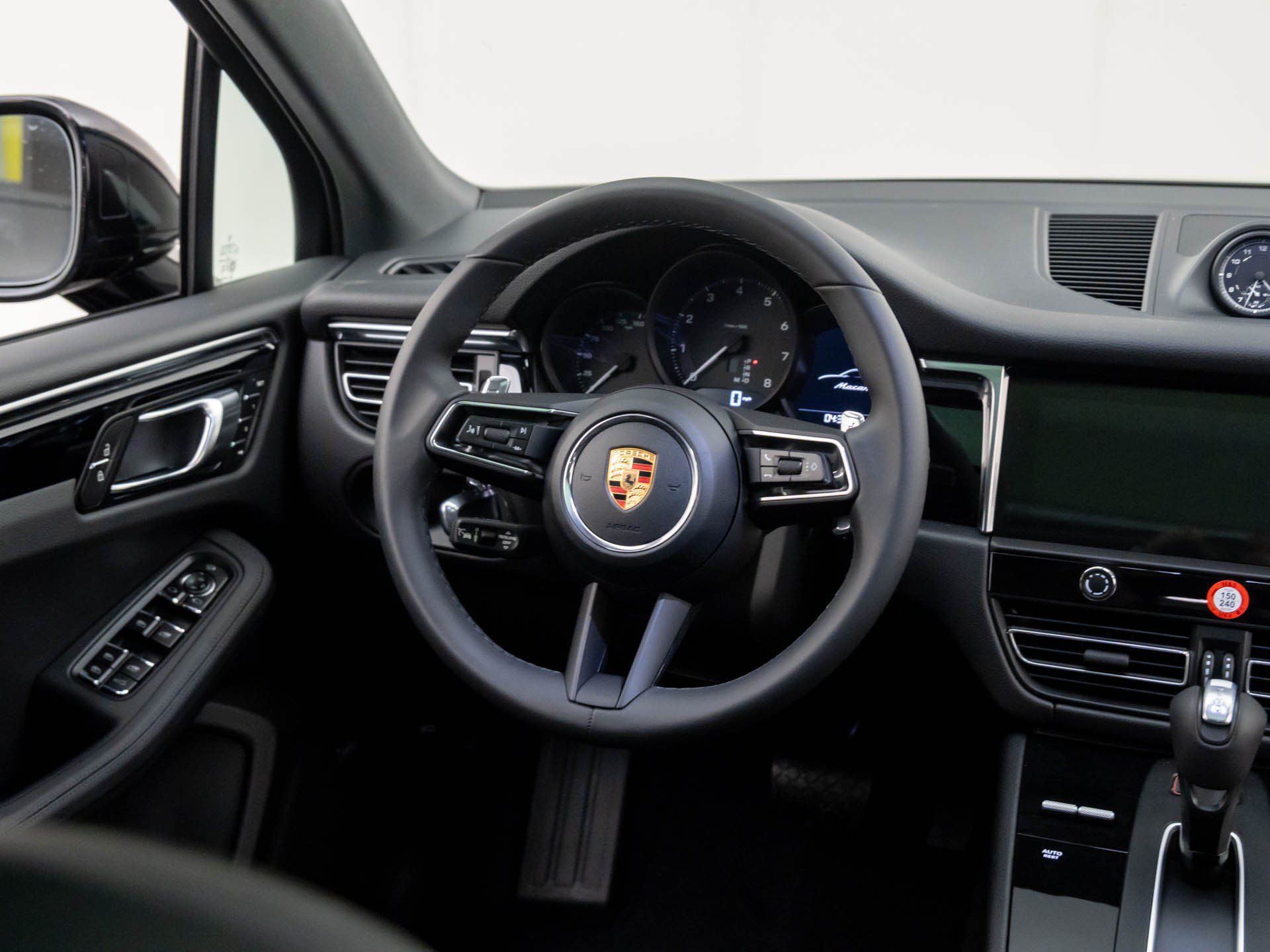 Used 2026 Porsche Macan AWD/4WD image 12
