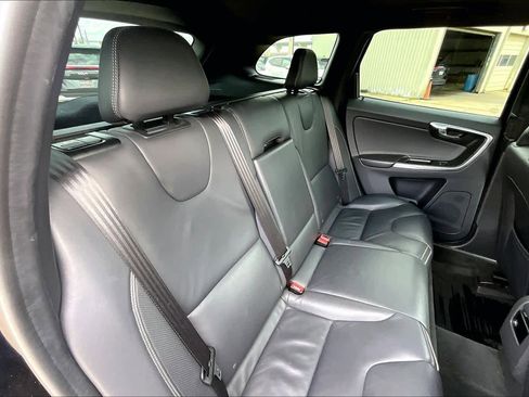 Used 2016 Volvo XC60 T6 R-Design image 18