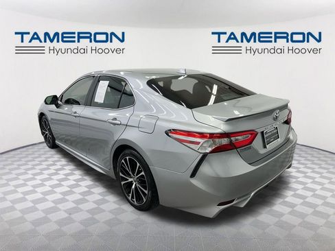 Used 2020 Toyota Camry SE image 3