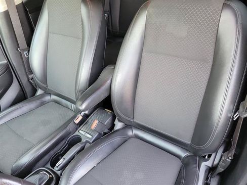 Used 2021 Buick Encore Preferred AWD/4WD image 5