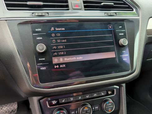 Used 2018 Volkswagen Tiguan SE image 24