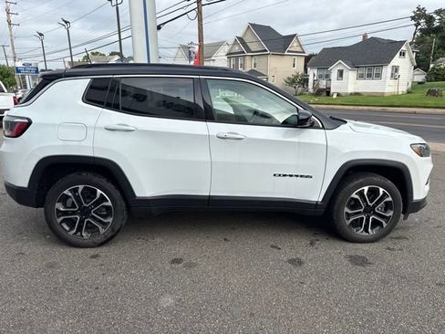 Used 2023 Jeep Compass Limited w/ Sun and Sound Group AWD/4WD image 5
