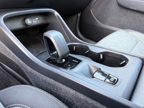 Used 2024 Volvo XC40 B5 Core image 27