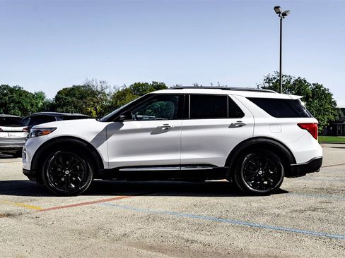 Used 2024 Ford Explorer Limited image 8