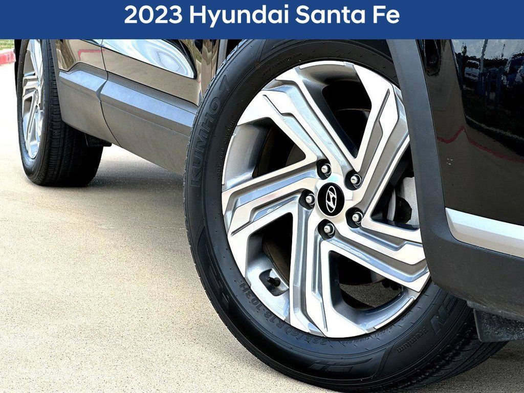 Used 2023 Hyundai Santa Fe SEL FWD image 2