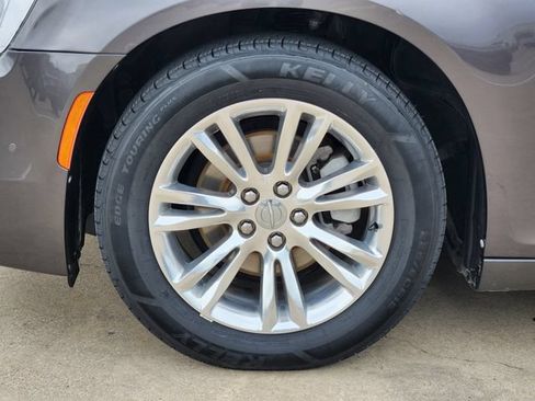 Used 2021 Chrysler 300 Touring L RWD image 17