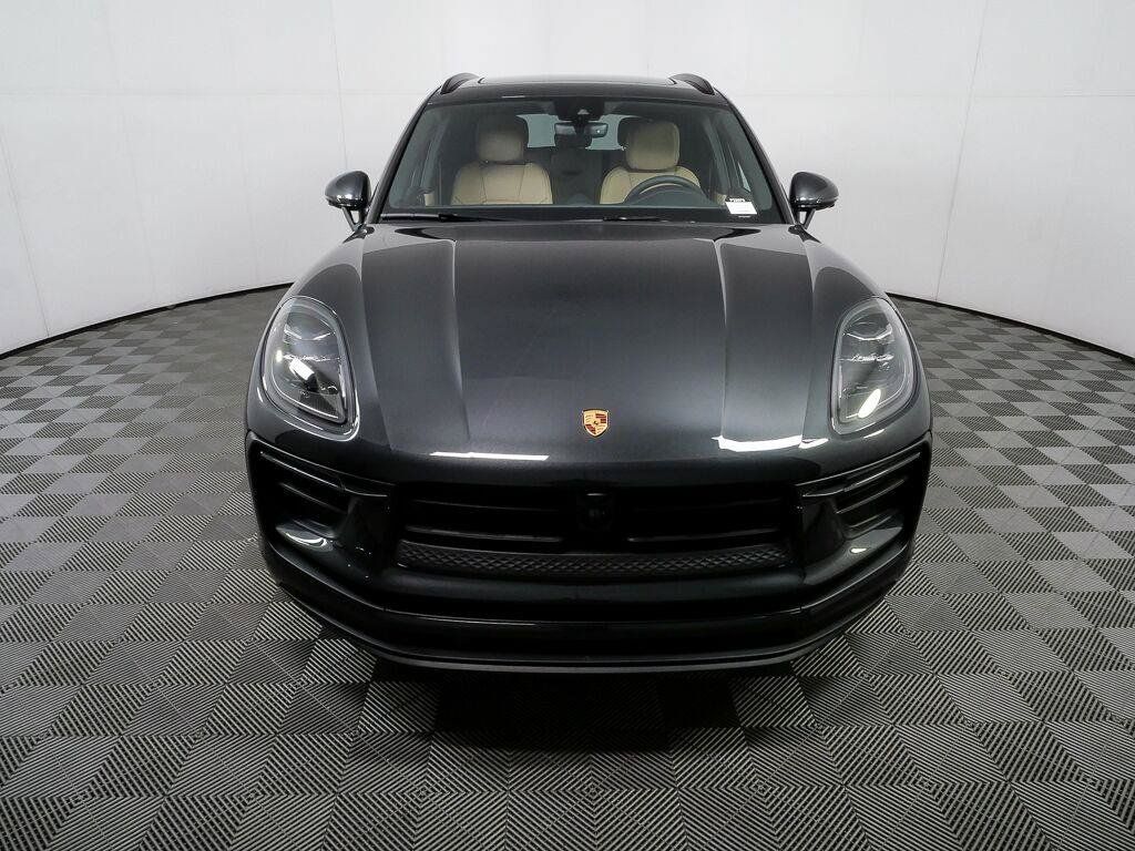 Certified 2026 Porsche Macan AWD/4WD image 35