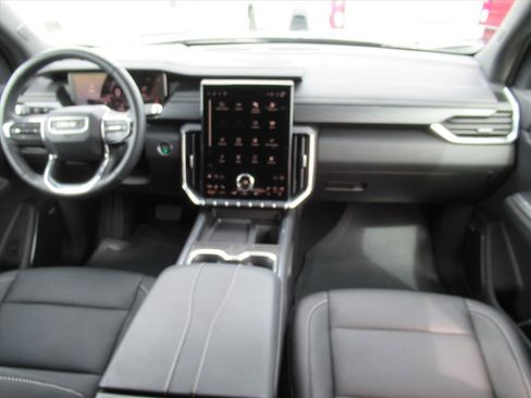 Used 2025 GMC Acadia Elevation image 12