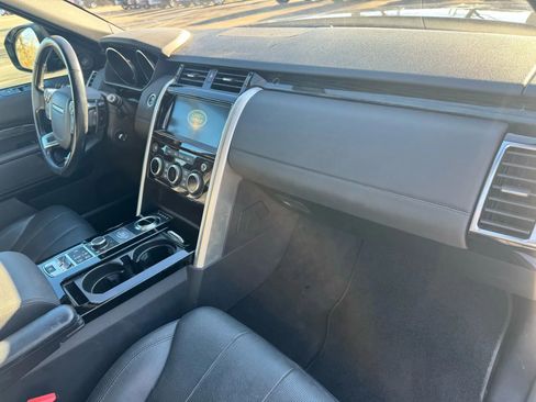 Used 2017 Land Rover Discovery HSE image 29