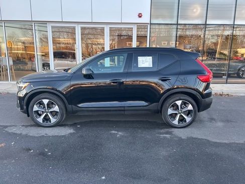 Certified 2025 Volvo XC40 B5 Plus image 2