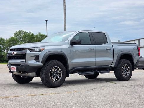 Used 2024 Chevrolet Colorado ZR2 w/ Technology Package AWD/4WD image 3