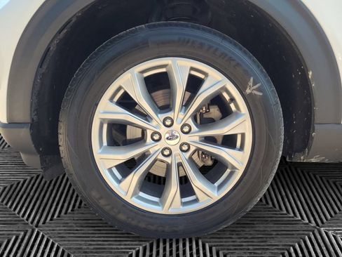 Used 2021 Ford Explorer XLT w/ Equipment Group 202A AWD/4WD image 14