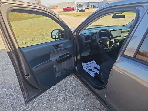 Used 2025 Ford Maverick XL w/ Equipment Group 102A image 19