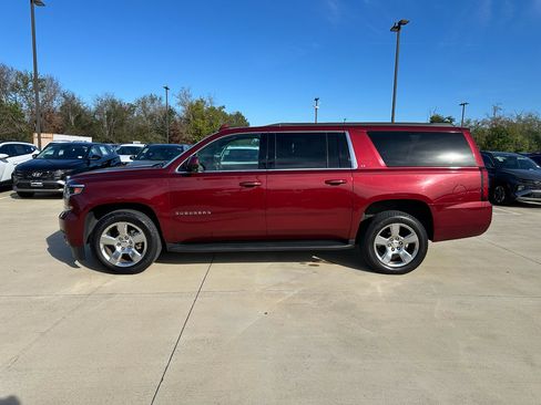 Used 2016 Chevrolet Suburban LT image 7
