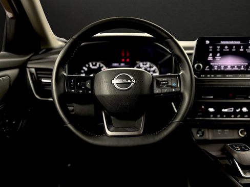 Used 2025 Nissan Rogue SV image 27