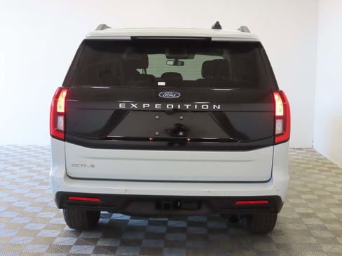 Used 2025 Ford Expedition Active RWD image 4