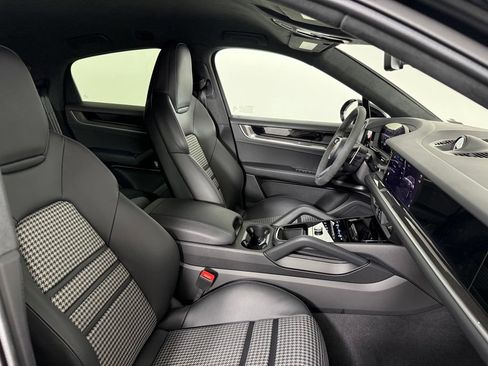 Certified 2026 Porsche Cayenne S AWD/4WD image 16
