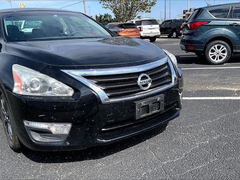 Used 2015 Nissan Altima 2.5 S w/ Sport Value Package FWD image 3