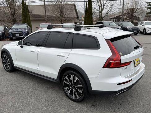 Used 2022 Volvo V60 T5 Cross Country w/ Advanced Package image 7
