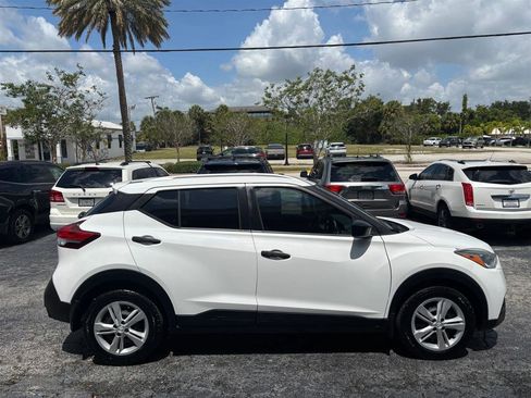 Used 2019 Nissan Kicks S FWD image 6