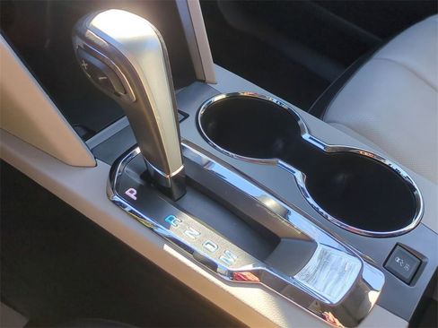 Used 2010 Chevrolet Equinox LTZ image 18