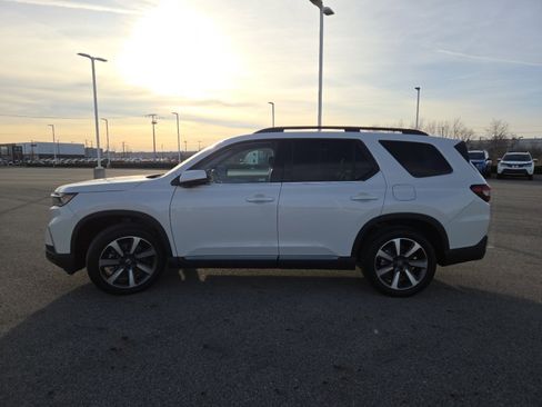 Used 2025 Honda Pilot Elite image 14