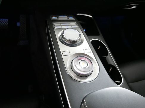 Certified 2025 Genesis GV70 2.5T image 24