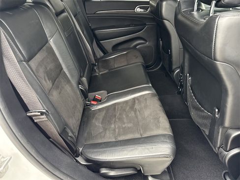 Used 2019 Jeep Grand Cherokee Altitude image 32