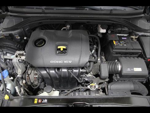 Used 2018 Hyundai Elantra SE image 17