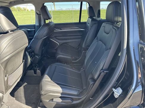 Used 2022 Jeep Grand Cherokee L Limited w/ Luxury Tech Group II image 24