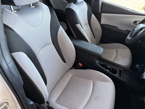 Used 2020 Toyota Prius LE w/ Carpet Mat Package AWD/4WD image 15