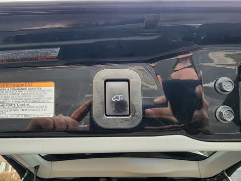 Used 2015 Toyota Sienna SE image 14