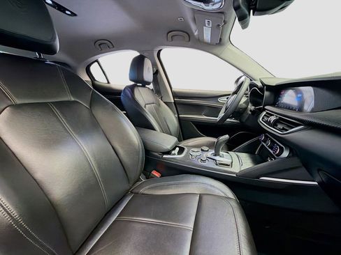 Used 2020 Alfa Romeo Stelvio RWD image 17