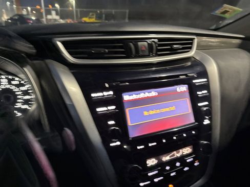 Used 2015 Nissan Murano S image 12