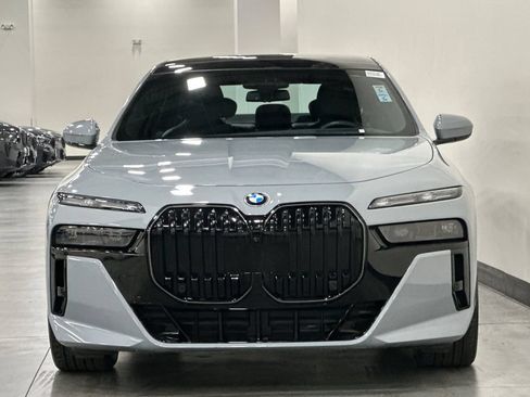 Used 2024 BMW 760i xDrive w/ Executive Package AWD/4WD image 9