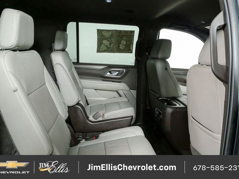 Certified 2022 Chevrolet Suburban Z71 w/ Off-Road Capability Package AWD/4WD image 20