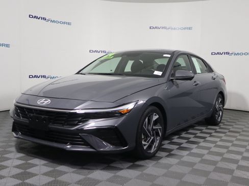 Used 2024 Hyundai Elantra Limited FWD image 11