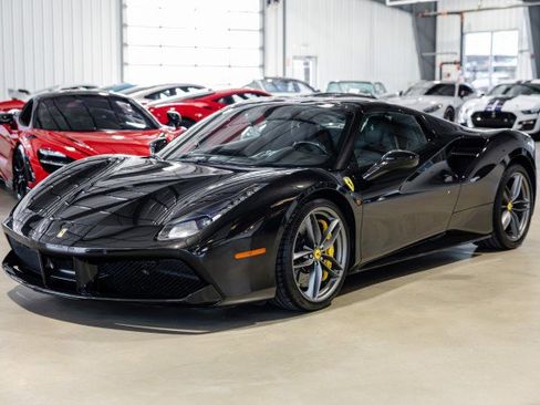Used 2018 Ferrari 488 Spider RWD image 2