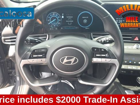 Used 2025 Hyundai Elantra SEL FWD image 16