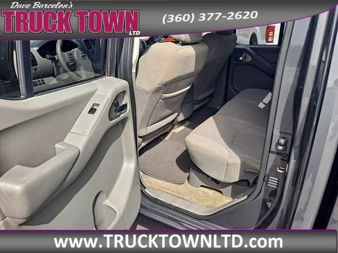 Used 2015 Nissan Frontier SV image 12